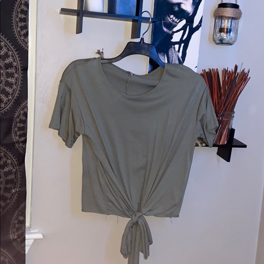 Green short sleeve crop top